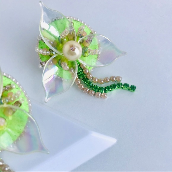 Floral stud earrings with crystal chain pendant - Picture 4 of 10